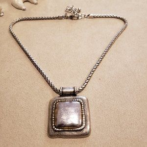 Chico's sliver necklace with interesting chain